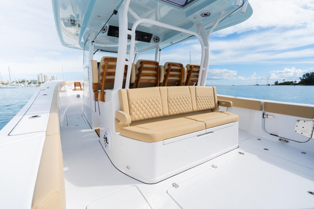 Detail image of Fiberglass Leaning Post w/ Mezzanine Rear Facing Seat