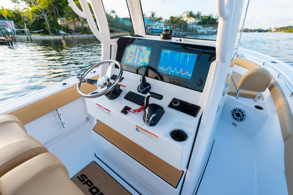 Detail image of Garmin GPSMAP® 1243xsv 12" (2nd Screen)