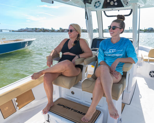 Detail image of the Masters 267 Bay Boat