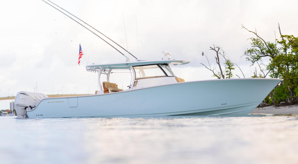 Explore the timeless lineup of family-friendly offshore center consoles and bay boats from 20' to 40' by Sportsman Boats.