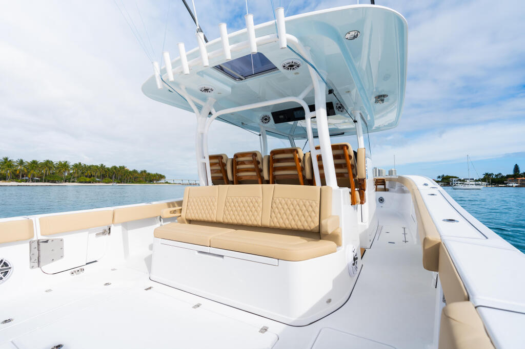 Detail image of Fiberglass Leaning Post w/ Mezzanine Rear Facing Seat