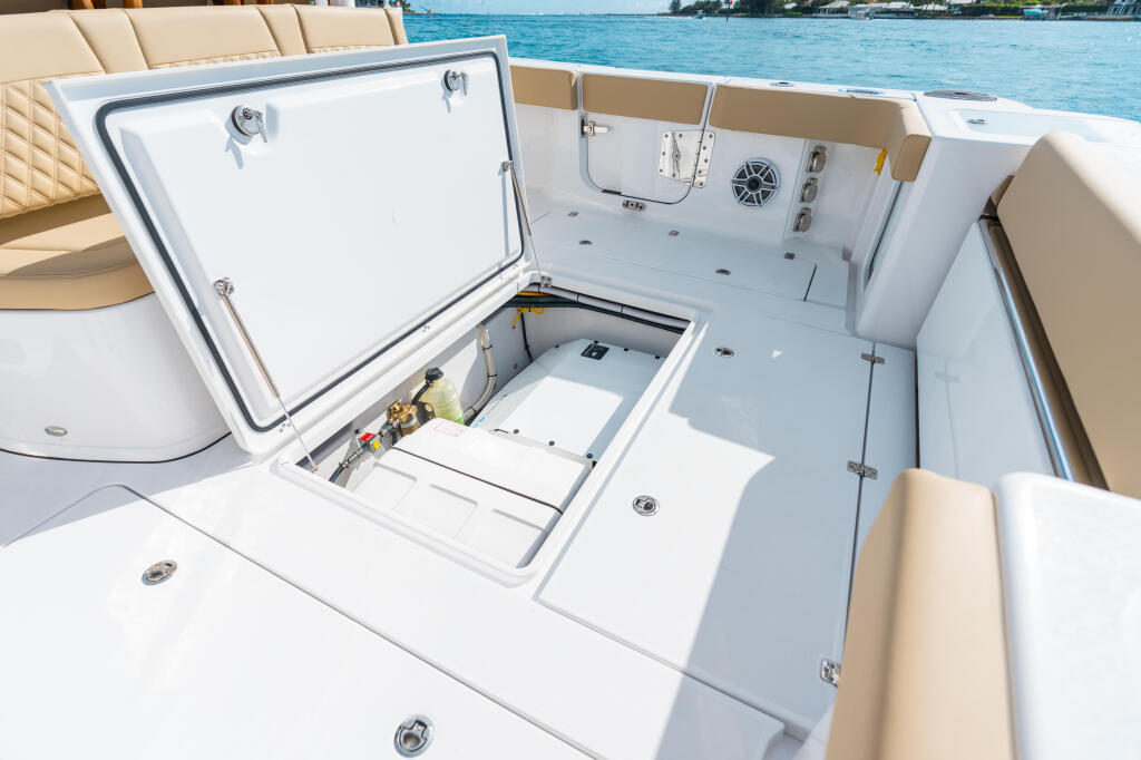 Detail image of Dual Total Access Compartment
