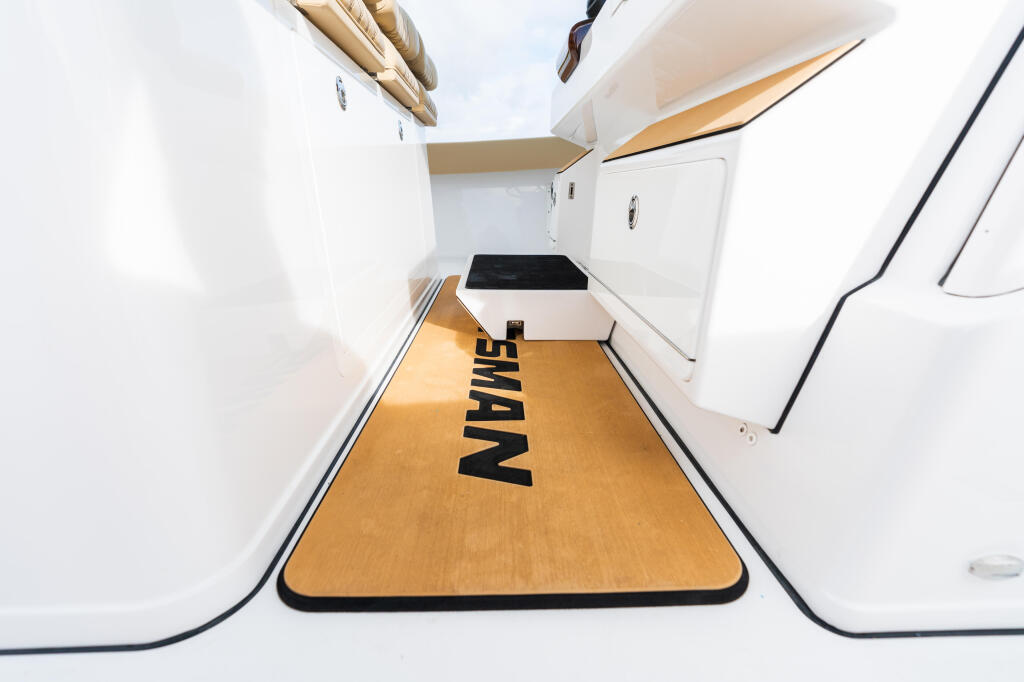 Detail image of Flip-Down Captain Elevated Platform