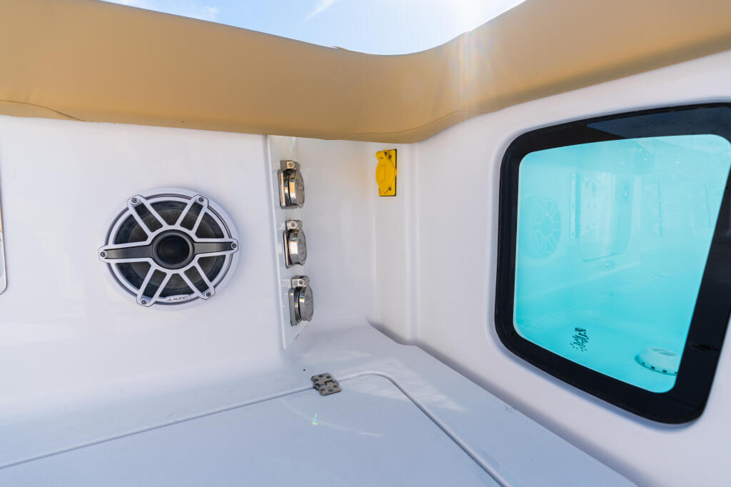 Detail image of Electric Reel Outlets Hubbell Receptacles