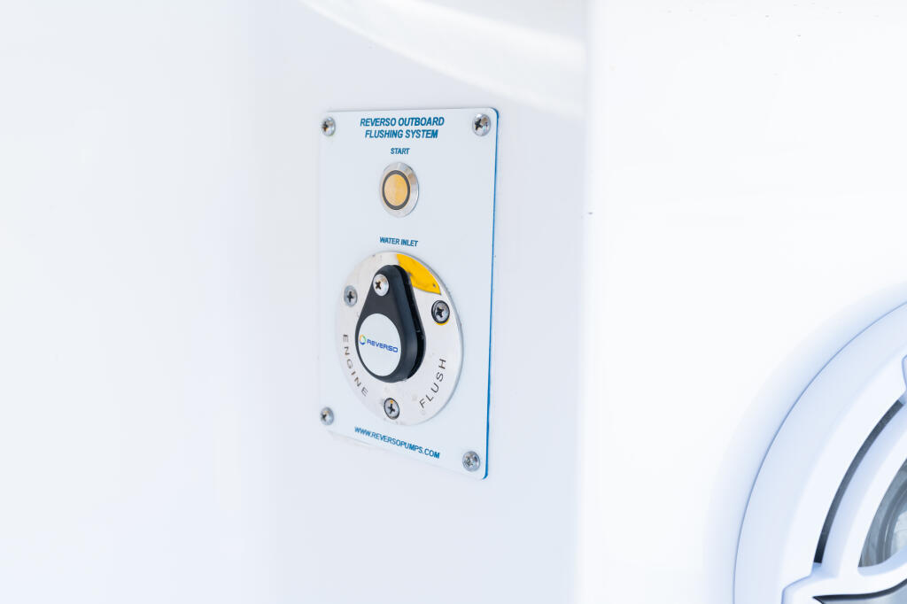 Detail image of Reverso Automatic Outboard Flushing System