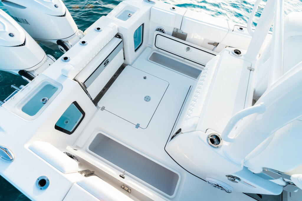 Detail image of 240-quart Insulated & Macerated In-deck Fish Boxes