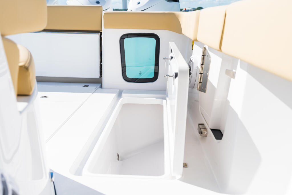 Detail image of 295-quart Insulated & Macerated In-deck Fish Boxes
