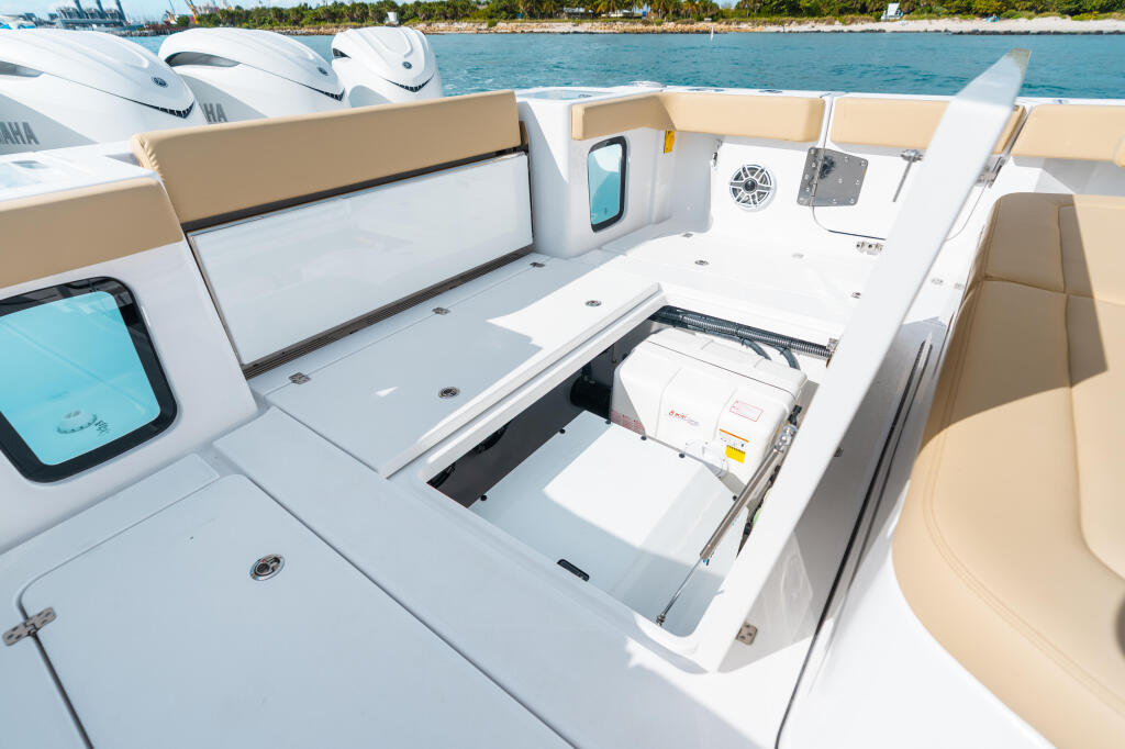 Detail image of Dual Total Access Compartment