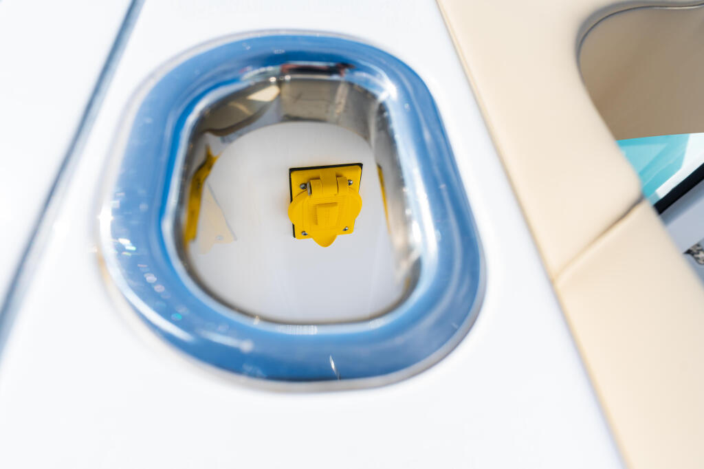 Detail image of Electric Reel Outlets Hubbell Receptacles